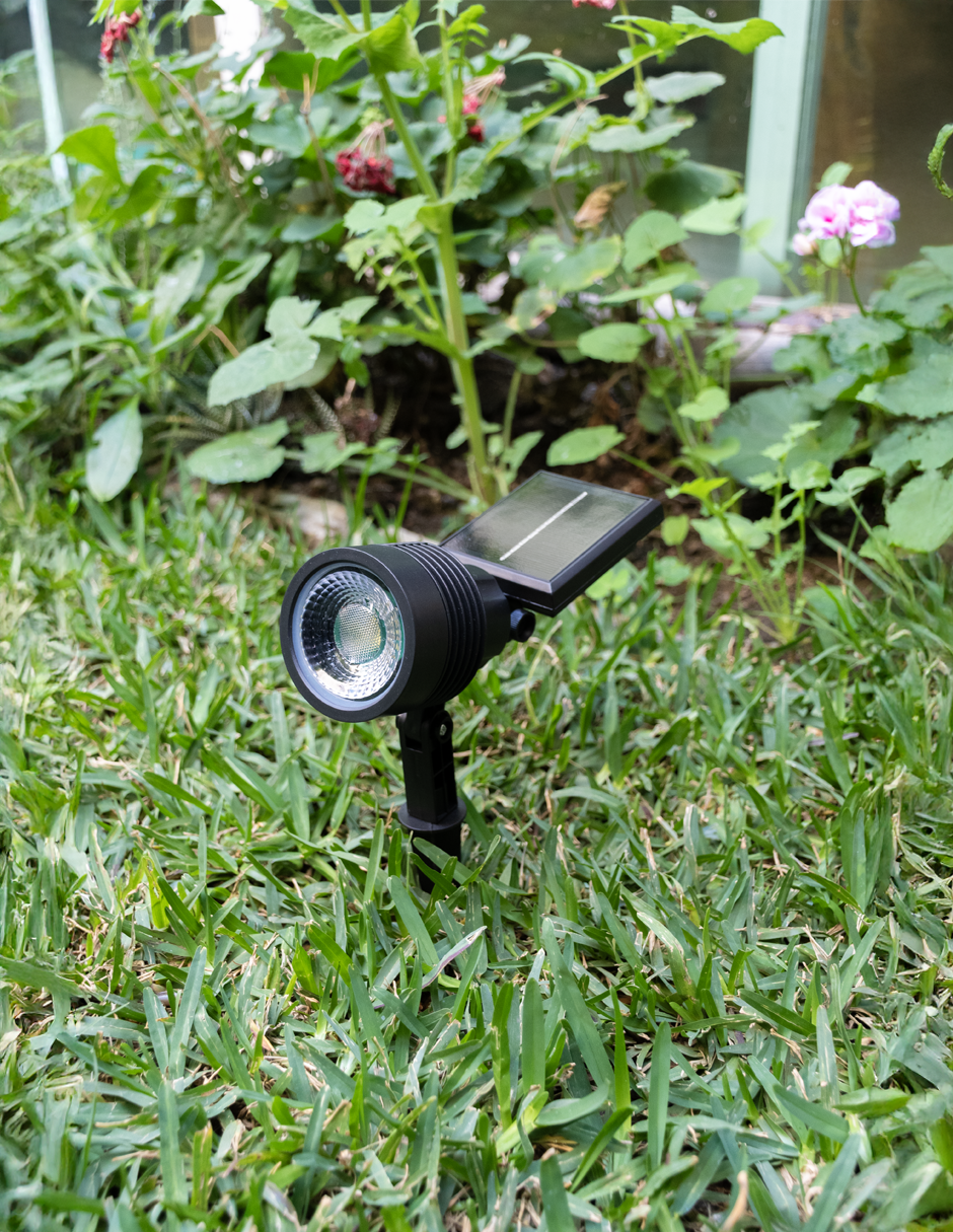 ESTACA SOLAR RGB PARA JARDÍN 3.7V IP65