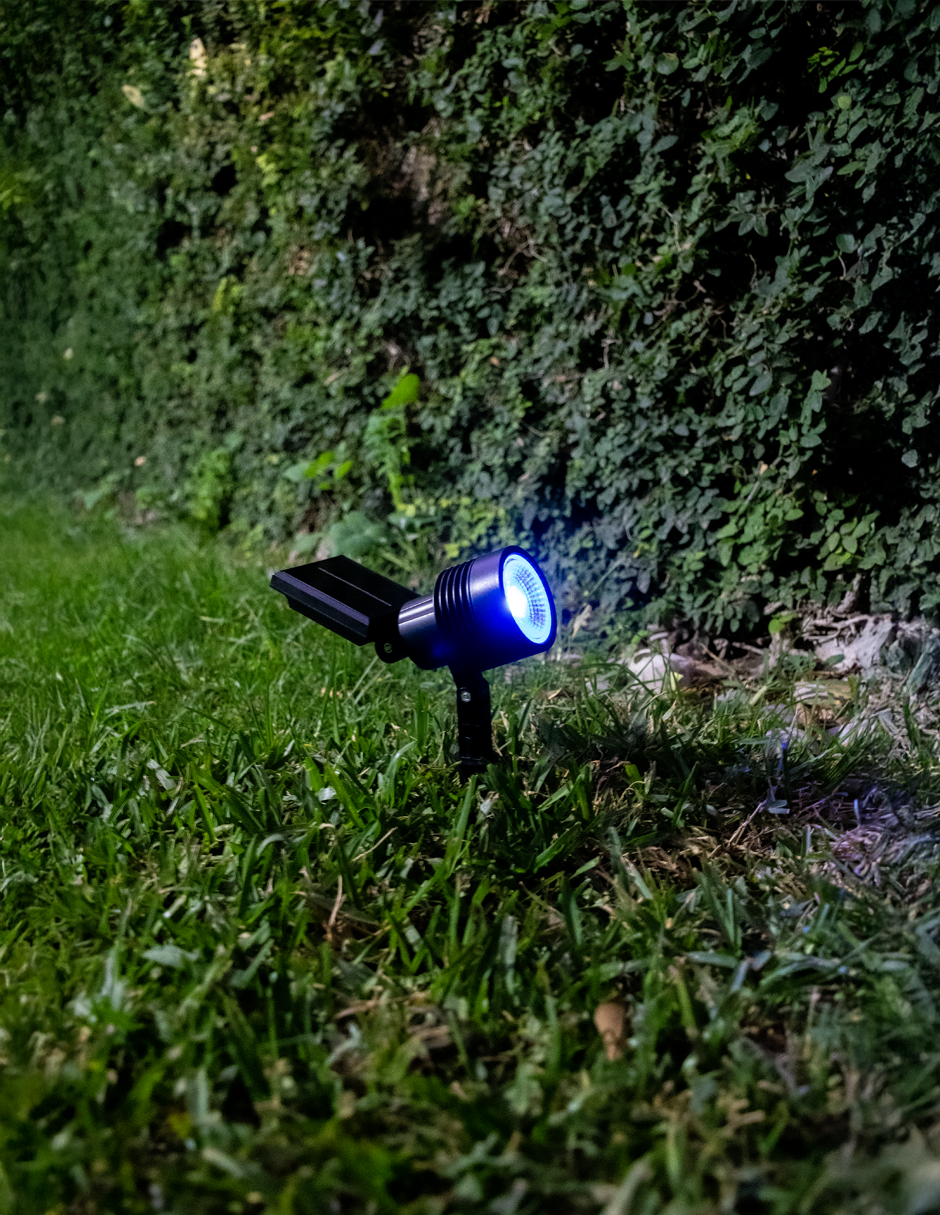 ESTACA SOLAR RGB PARA JARDÍN 3.7V IP65